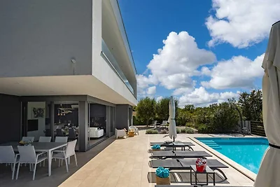 Villa LUXOR mit beheiztem Pool