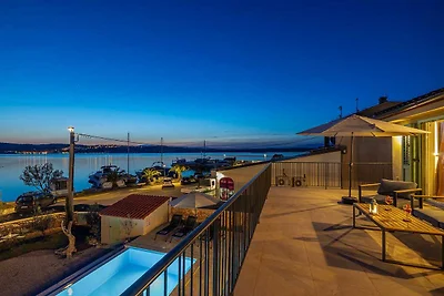 Villa BEACHFRONT