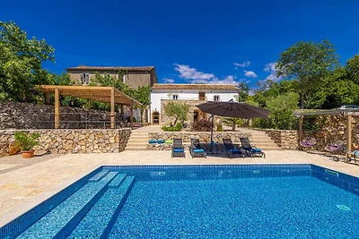 Schöne Villa MAY mit Pool