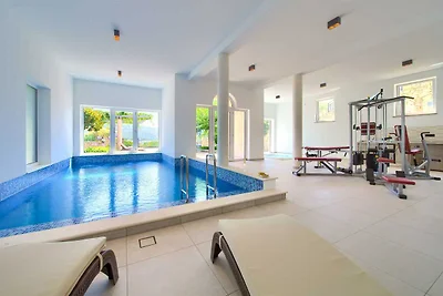 Apartment ROYAL 1 mit Pool und Jacuzzi