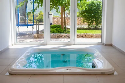 Apartment ROYAL 1 mit Pool und Jacuzzi