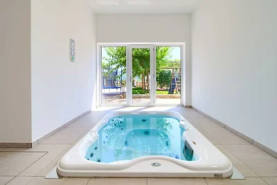 Apartment ROYAL 1 mit Pool und Jacuzzi