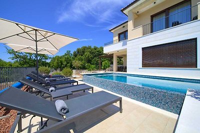 Villa LADY con piscina riscaldata, jacuzzi e...