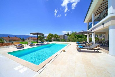 Villa MAGNIFICA with pool