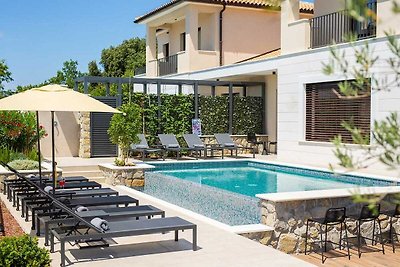 Villa LORD con piscina riscaldata, jacuzzi e...