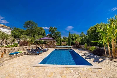 Schöne Villa MAY mit Pool