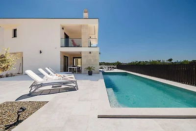 Villa AMARIS mit privatem beheiztem Pool