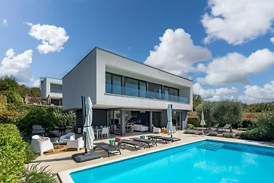 Villa LUXOR mit beheiztem Pool