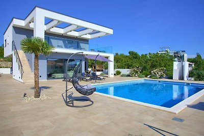 Villa Quadra with heated pool