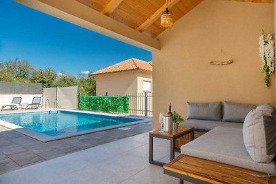 Beautiful Villa Monica with pool