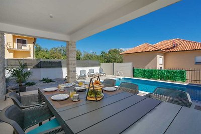 Wunderschöne Villa Monica mit Pool