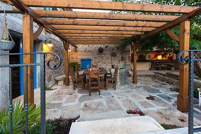 Luxe stenen villa met zwembad Marević