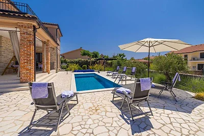 Luxe villa in Linardici met zwembad