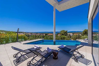 Luxusvilla 45° mit Infinity-Pool