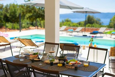 Villa MAGNIFICA with pool