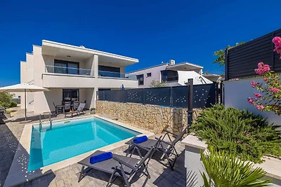 Villa LARUS