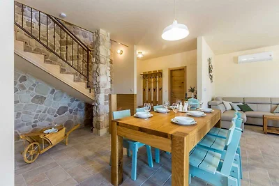 Rustikalna Villa Bellamare s bazenom