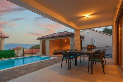 Wunderschöne Villa Monica mit Pool