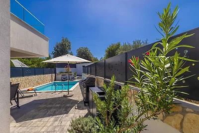 Villa LARUS