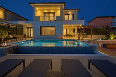 Villa LORD met verwarmd zwembad, jacuzzi en...