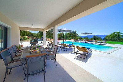 Villa MAGNIFICA with pool