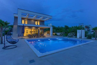 Luxe Villa Quadra met zwembad