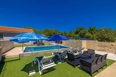 Ferienwohnung Boro mit Pool