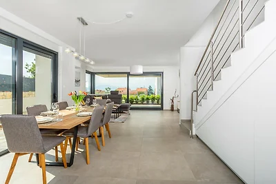 Villa LARUS