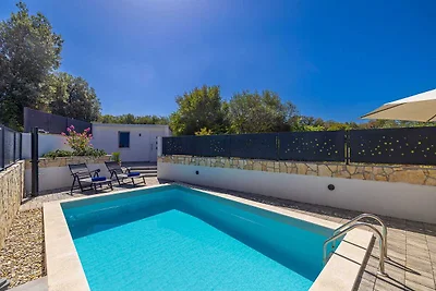 Villa LARUS
