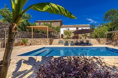 Schöne Villa MAY mit Pool