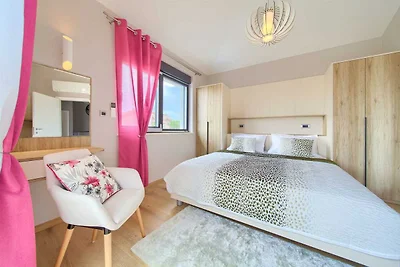Luxuriöses Ferienhaus ADELLA 
