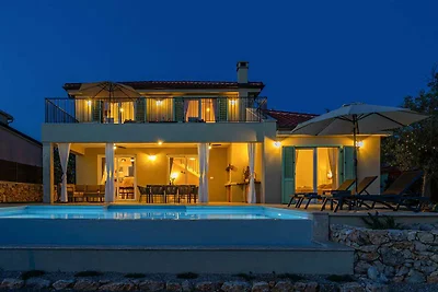 Villa BEACHFRONT