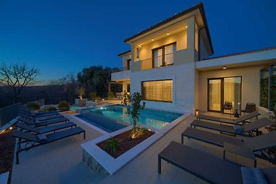 Willa LADY z podgrzewanym basenem, jacuzzi i...