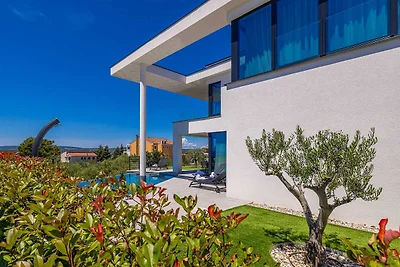 Luxusvilla 45° mit Infinity-Pool