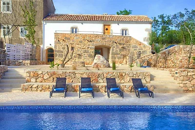 Schöne Villa MAY mit Pool