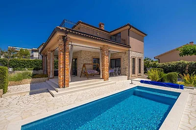 Luxe villa in Linardici met zwembad