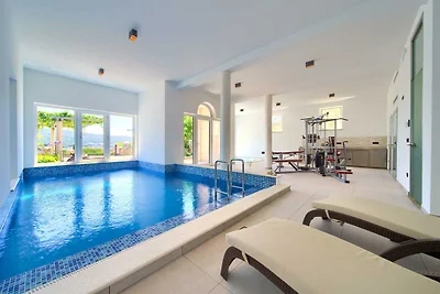 Apartment ROYAL 1 mit Pool und Jacuzzi