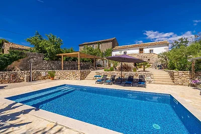 Schöne Villa MAY mit Pool
