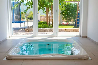 Apartment ROYAL 1 mit Pool und Jacuzzi