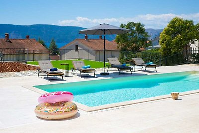 Villa MAGNIFICA mit Pool