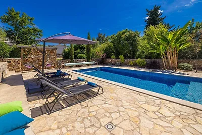Schöne Villa MAY mit Pool