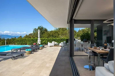 Villa LUXOR mit beheiztem Pool