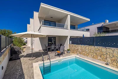 Villa LARUS
