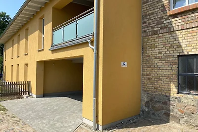 Casa gialla sul lago