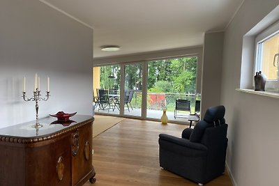 Gelbes Haus am See