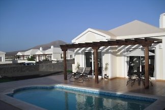 Villa Hikueru with pool