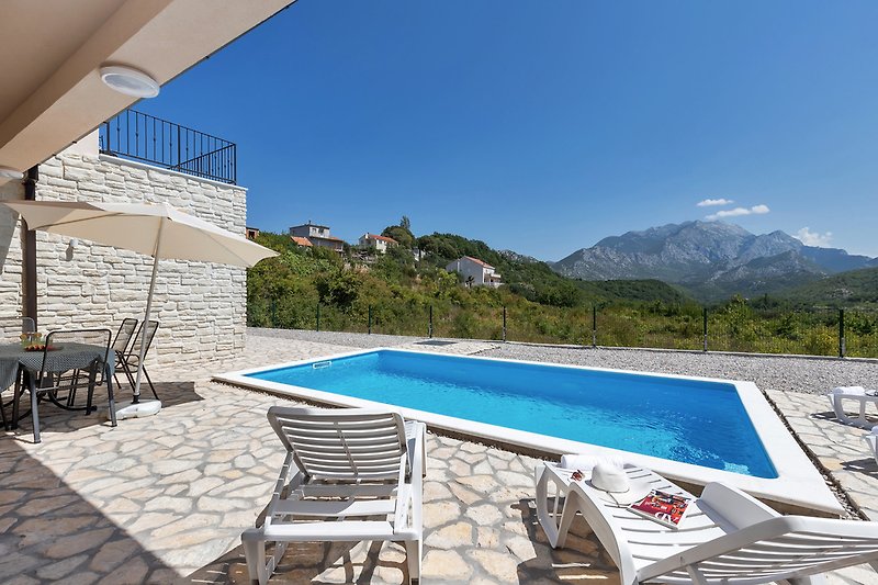 Villa Dolac mit Pool
