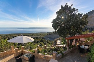Steinvilla Dado mit infinity Pool