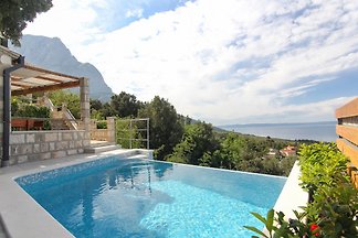 Steinvilla Dado mit infinity Pool