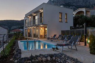 Villa Smart mit Pool in Makarska